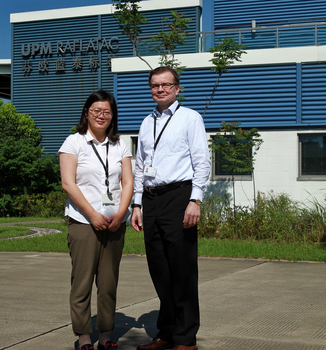 Photo_Jukka-and-Yifan-in-CS-factory_small.jpg